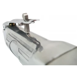 Pneumatyczne narzędzie do zaciskania kołnierza poszycia samochodu