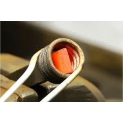 INDUCTOR 1,5 jest w stanie nagrzać śrubę M20 lub nakrętkę do temperatury 800°C w czasie do 15 sekund.