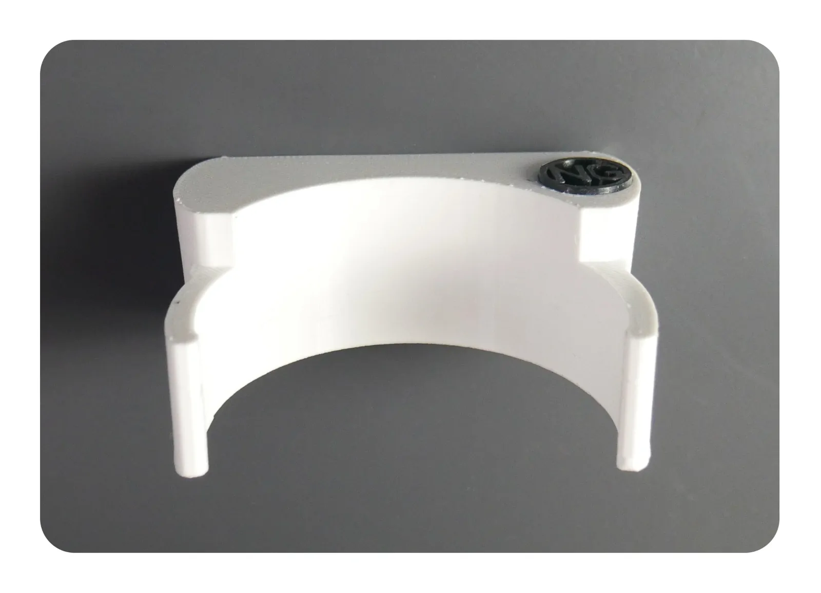 Uchwyt magnetyczny na puszki lakiernicze